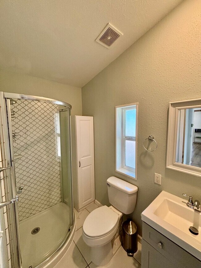 Building Photo - 2212 Lara Ln