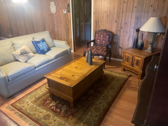 Building Photo - 2009 FL-81