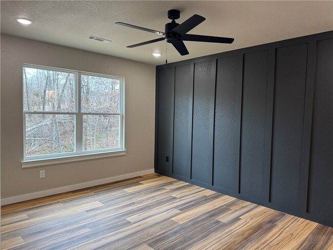 Building Photo - 4 Melrose Ln