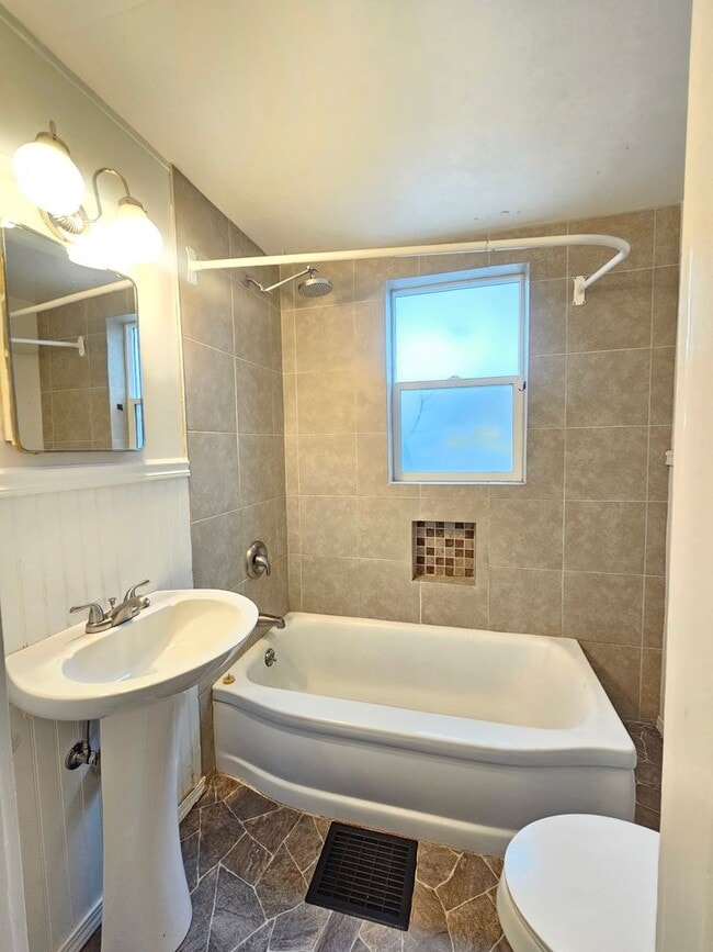 Building Photo - 2028 W 9th Ave