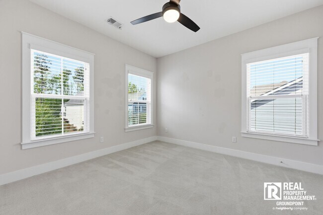 Building Photo - 236 Oak View Way