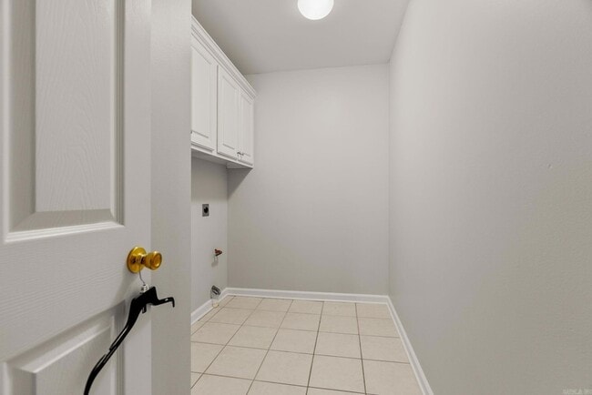 Building Photo - 12711 Misty Creek Dr