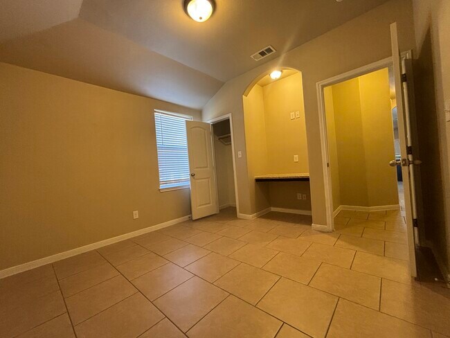 Building Photo - 4510 Cambridge Dr