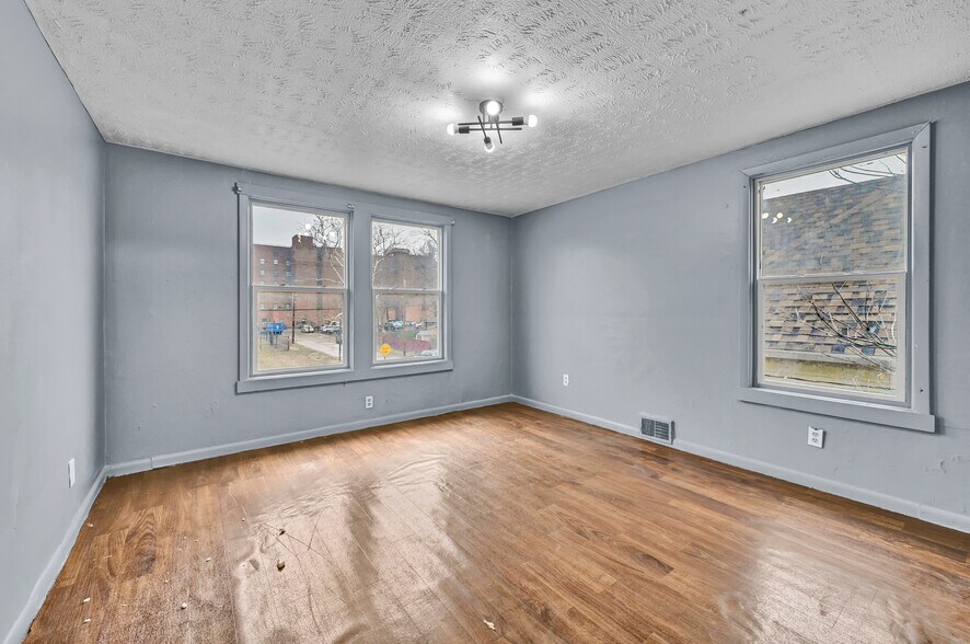 Building Photo - 9502 Talbot Ave