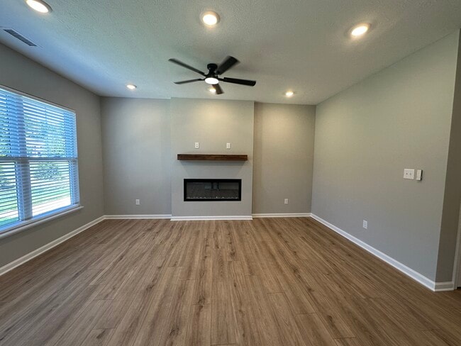 Building Photo - 17458 Ebling Trl