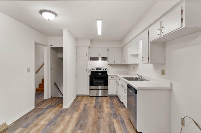 Building Photo - 2107 Garden Dr
