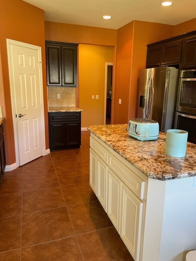 Building Photo - Wine Country awaits