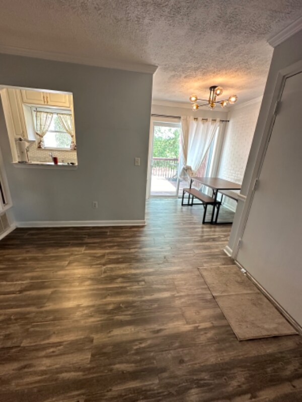 Building Photo - 2805 Northeast Expy