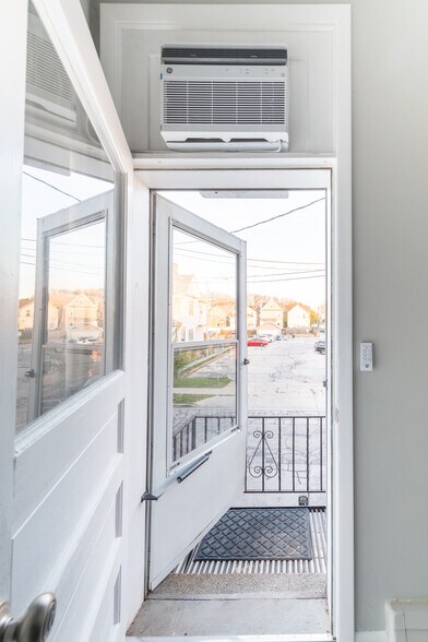 Building Photo - 2266 S Kinnickinnic Ave