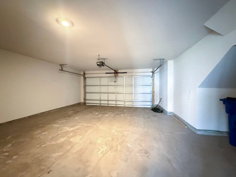 Building Photo - 6935 Point Bar Pl