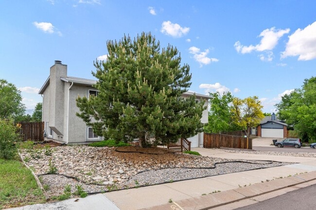 Building Photo - 4303 Eastcrest Cir W