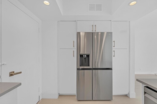 Building Photo - 3700 Galt Ocean Dr