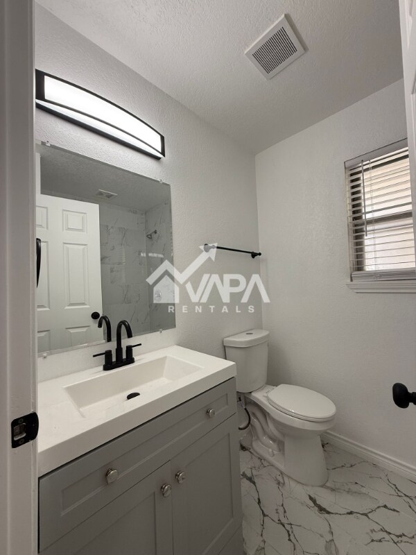 Building Photo - 4907 Stoneleigh Dr
