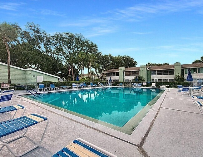 Building Photo - 608 Midway Dr