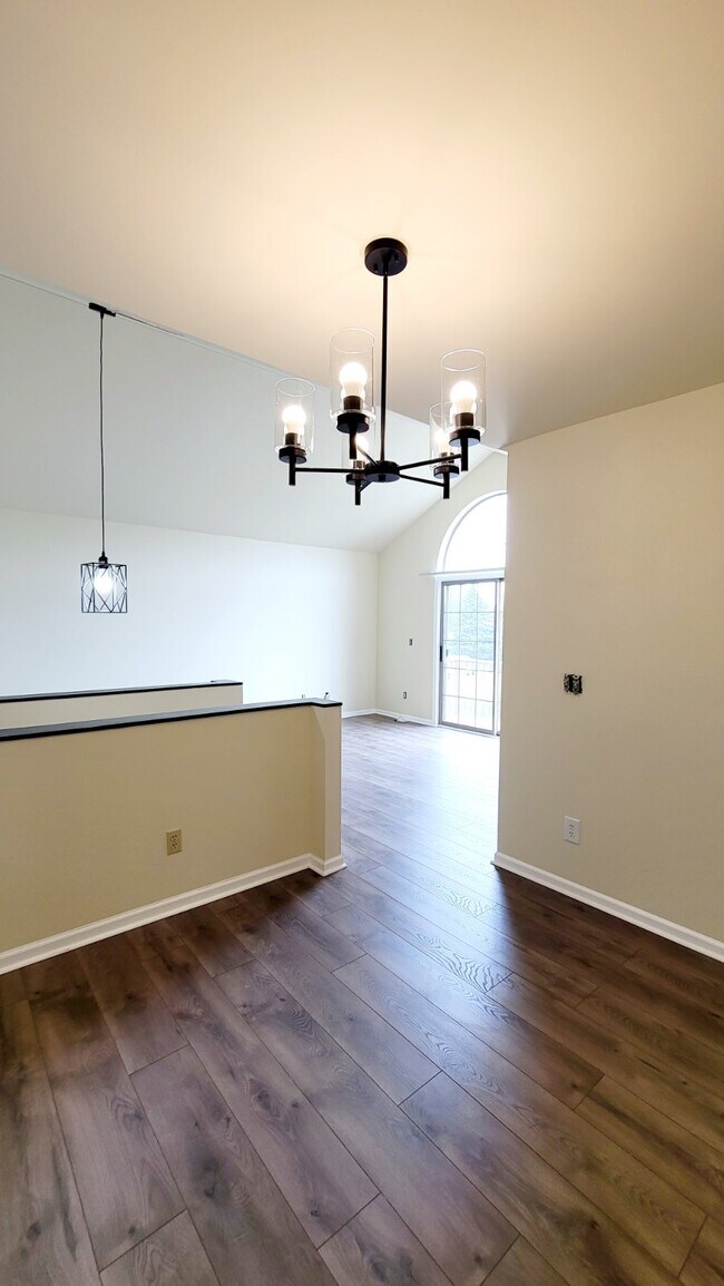Building Photo - 245 Brookwood Dr