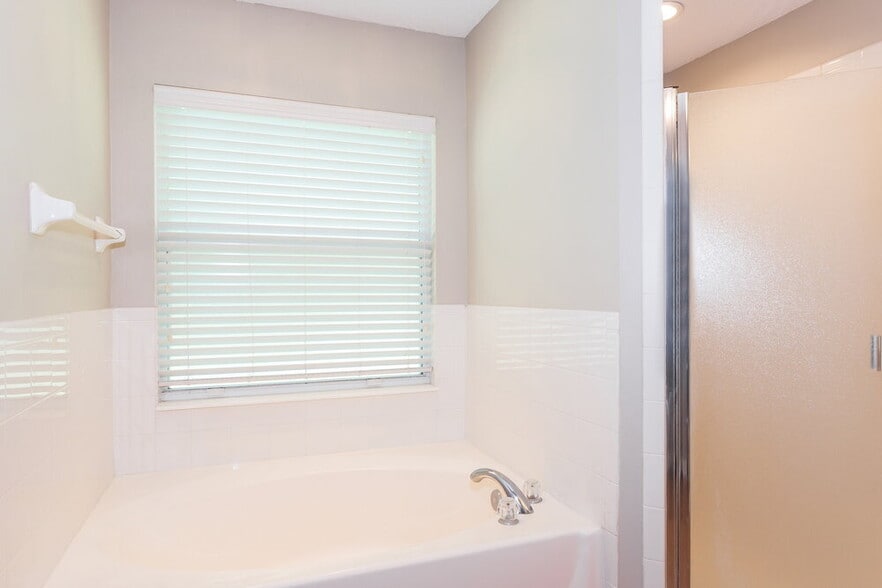 Building Photo - 3423 Brahma Bull Cir N