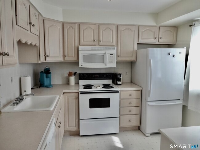 Building Photo - 245 Unquowa Rd