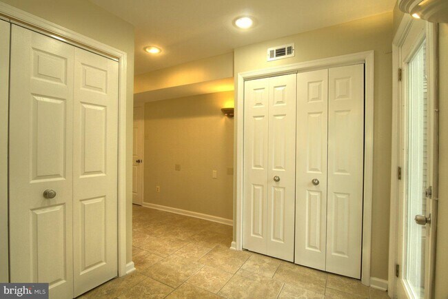 Building Photo - 2405 Earlsgate Ct