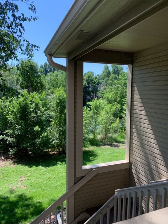 Building Photo - STUDENTS WELCOME! Remodeled 2 Bedroom 2 Bathroom Second-Floor Condo