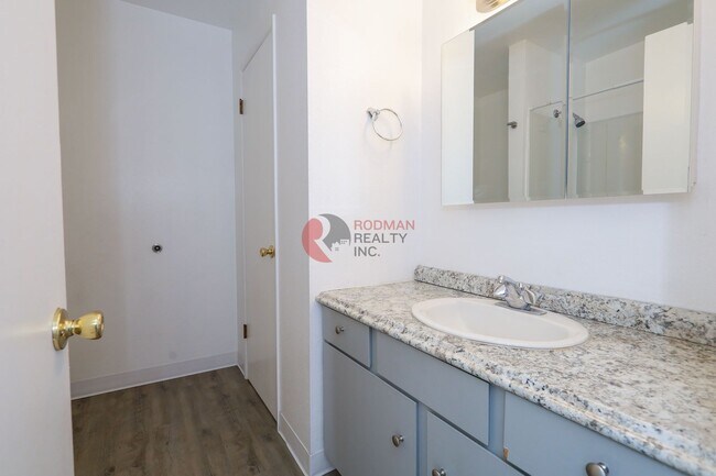 Building Photo - Clearview Village