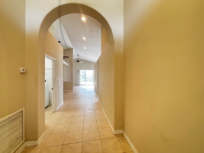 Building Photo - 2679 SE Castle Pine Pl