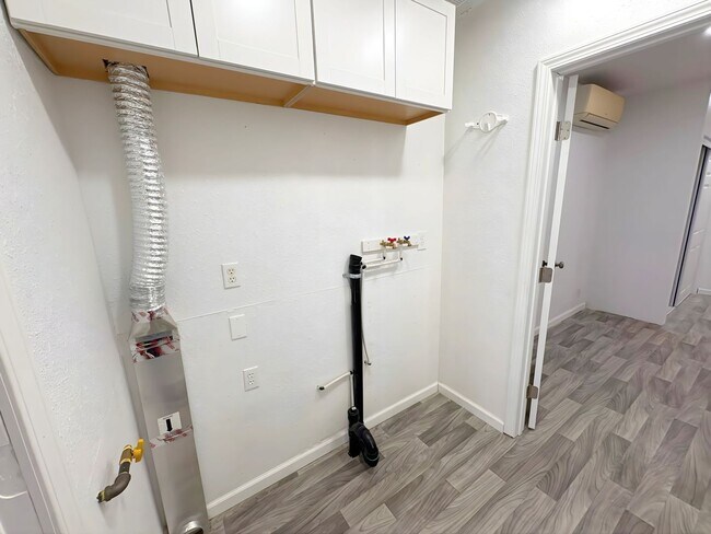 Building Photo - 8186-8188 Zinnia Place