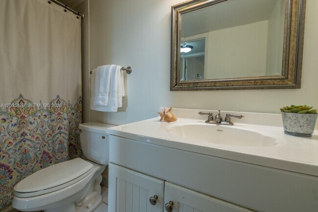 Building Photo - 10385 N Kendall Dr