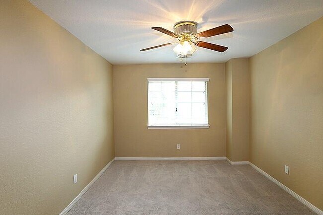 Building Photo - 2105 Spyglass Dr