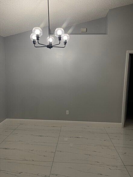 Building Photo - 843 SW Thrift Ave