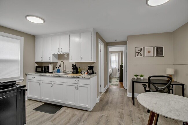 Building Photo - Furnished 1-Bedroom First-Floor Apartment Minutes from Highmark Stadium