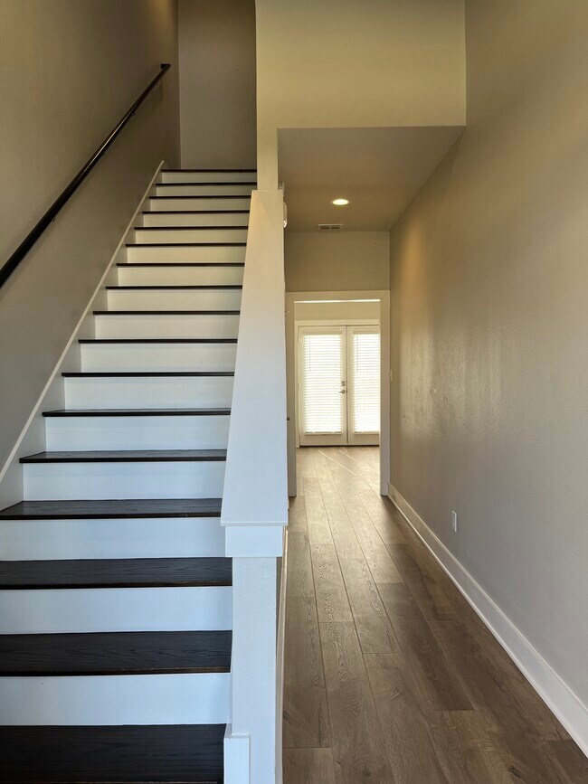 Entry - 10661 Brothers Ln