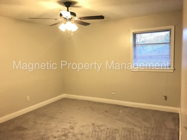Building Photo - Great Brick Home with a Private Back Deck!