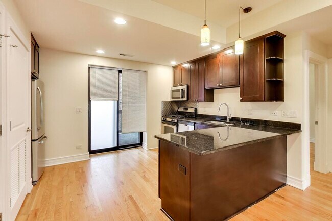 Building Photo - 1640 W Fargo Ave