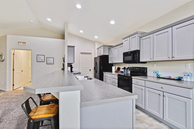 Building Photo - 2213 E Elm Grove Dr