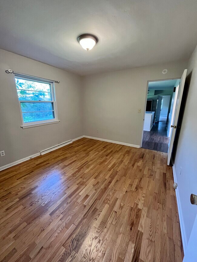 Building Photo - 2003 Lakeshore Dr