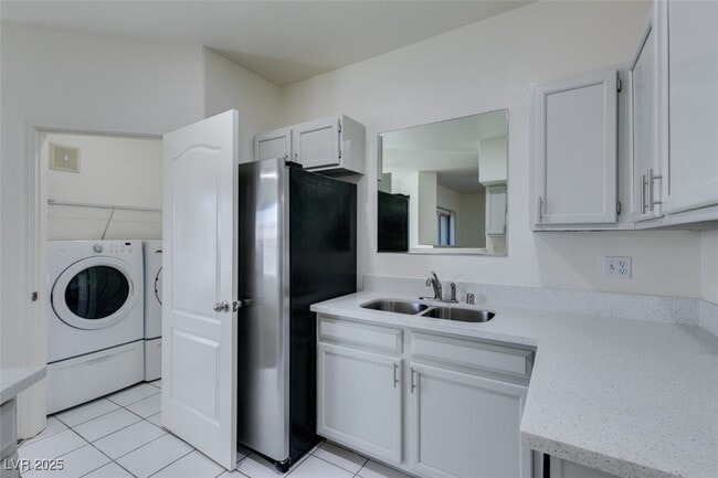 Building Photo - 5525 W Flamingo Rd