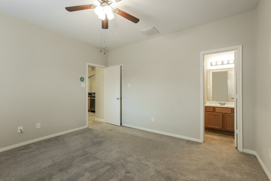 Building Photo - 21735 Grassy Hill Ln