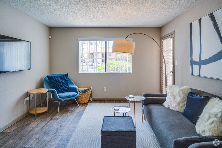 2 BR, 1 BA - 672SF - z-121625-Heritage District