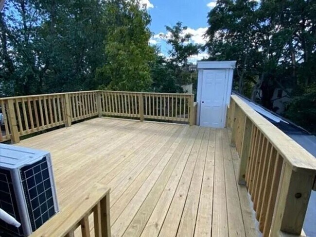 Building Photo - 2033 Maple Ave