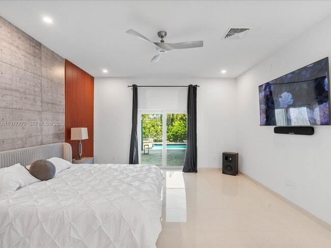 Building Photo - 3510 NE 17th Ave