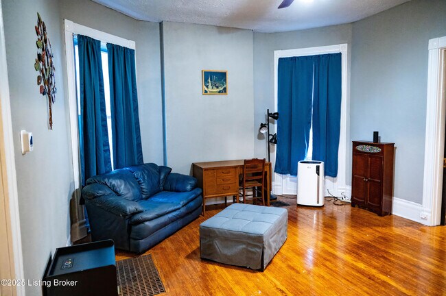 Building Photo - 1331 S Floyd St