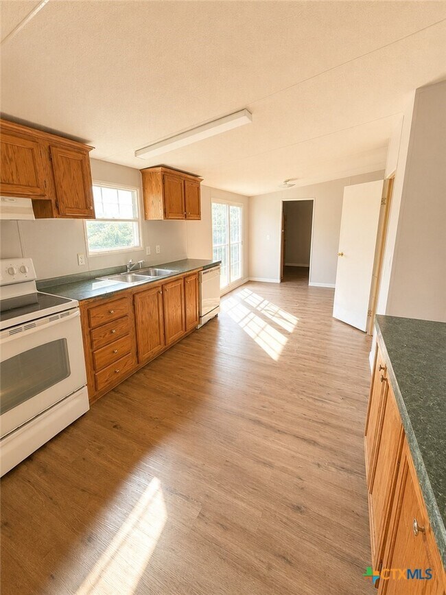 Building Photo - 156 Sonnyland Dr