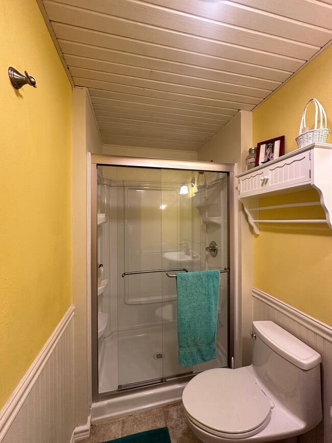 Building Photo - Fully Furnished 3BD/3BA Home with Solar Power