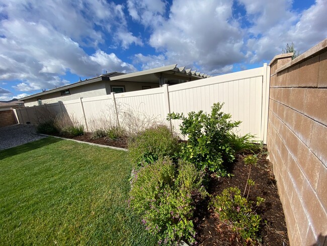 Building Photo - Beautiful Home in Perris