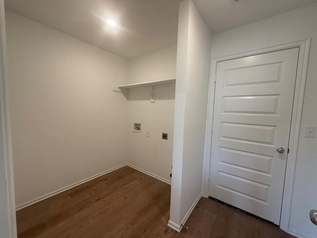 Building Photo - 16213 Maroon Dr