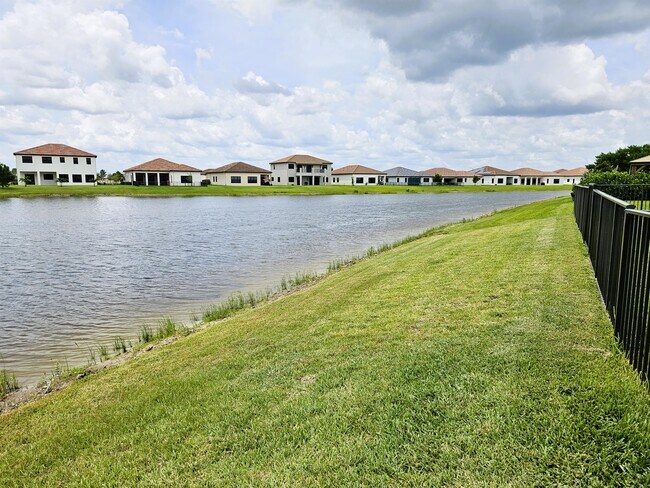 Building Photo - 5032 Arancia Ln