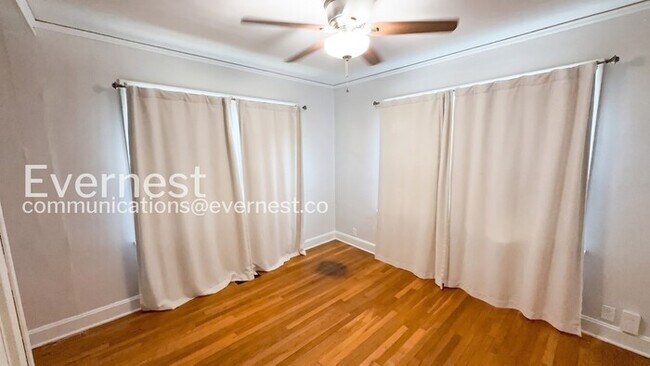 Building Photo - 2 Bed/1.5 Bath Home with Fenced Yard & Garage / Pet-friendly /Coming Soon!