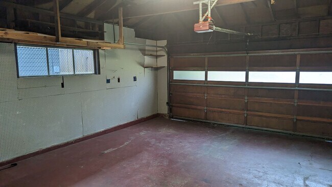 Building Photo - Spacious Three Bedroom with Large Backyard...