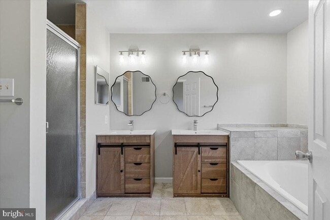 Building Photo - 9208 Fairlane Pl