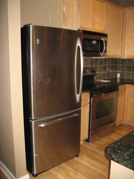 Building Photo - 3000 Vanderbilt Pl